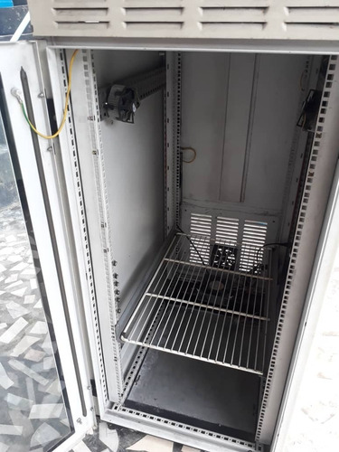 Imagen 7 de 7 de Rack De Piso Mediano Con Puerta De Vidrio