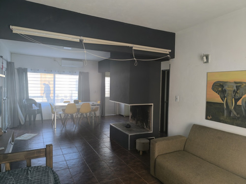 Casa Piscina Climatizada Abierta Fuera De Servicio