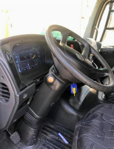 Mb Atego 2426 6 X 2 Bau De Alumino 9 Metros Ano 2014