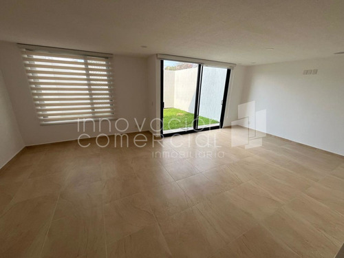 Casa En Renta En Distrito Sophia De 3 Niveles