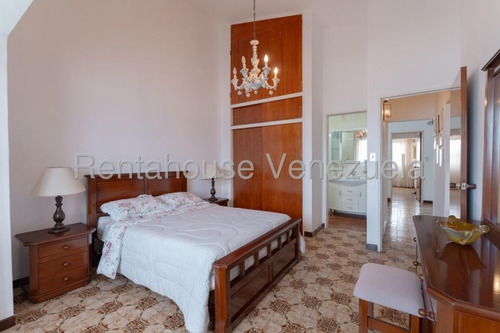 Townhouse - Colinas De Bello Monte - Mls #25-7743 - Yb