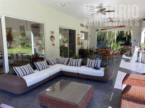 Casa En Venta De 4 Dorm. En Las Brisas De Chicureo