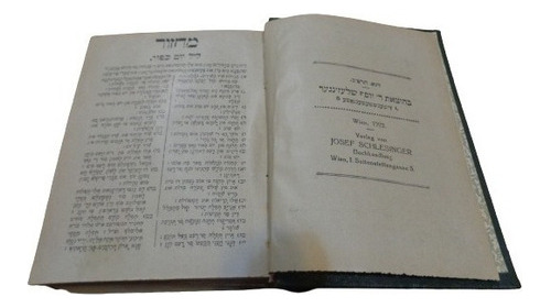 Majzor Iom Kipur. Publicado En Viena En 1922. Hebreo.&-.