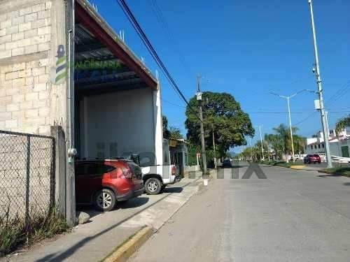 Imagen 4 de 22 de Renta Bodega Colonia La Calzada Tuxpan Veracruz. Ubicada En Boulevard A La Barra Norte # 224, En La Colonia La Calzada En El Municipio De Tuxpan Veracruz, La Bodega Cuenta Con Una Superficie De 400 M