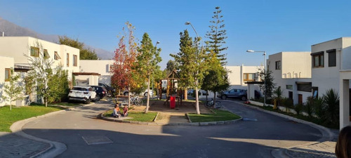 Espectacular Casa En Condominio Exclusivo . La Reina