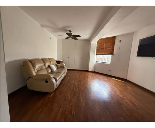 Venta De Penthouse Exclusivo En Colinas De Valle Arriba, Caracas, Bv
