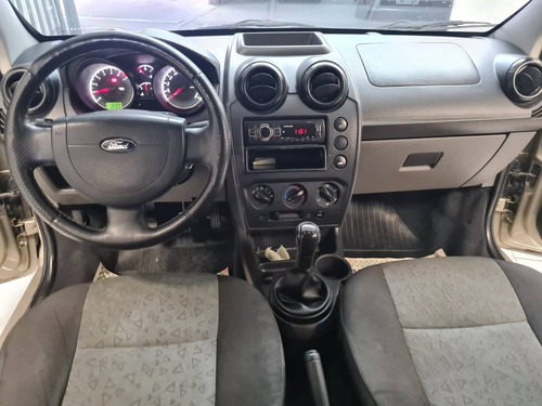 Imagem 9 de 9 de Ford Fiesta 1.0 Mpi Sedan 8v Flex 4p Manual