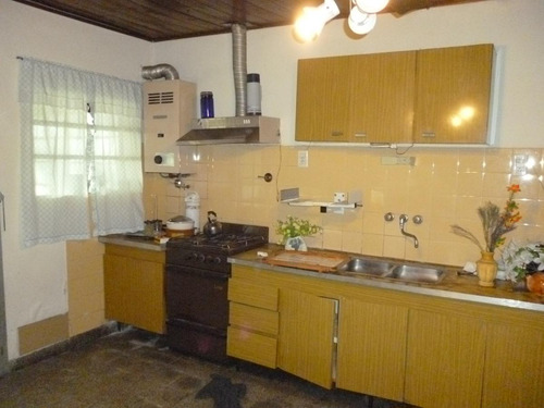 Casa En Venta - 3 Dormitorios 1 Baño - 450mts2 - Ensenada