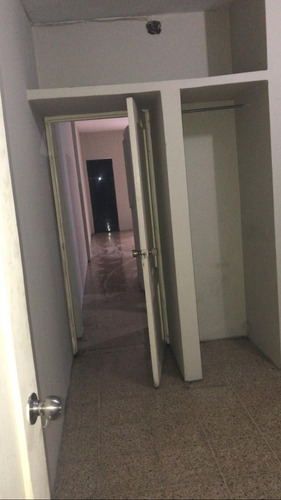 Imagen 3 de 4 de Departamento Pequeño Frente A Estación De Metrovía