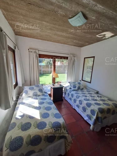 Casa A La Venta De 3 Dormitorios En Punta Del Este Con Un Magnífico Terreno De 3000 Mts2