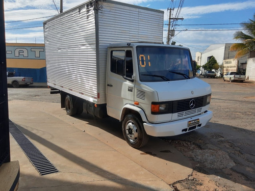 Imagem 3 de 14 de M.benz 710 Baú 2001