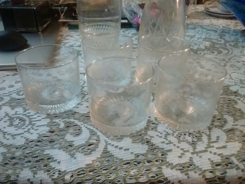 Whiskeras Antiguas Con Vasos De Whisky Antiguo (Usado)