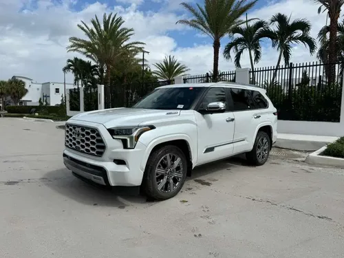 Toyota Sequoia Capstone 2026 Blanca | TuCarro