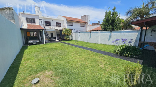 Venta De Casa De 5 Ambientes Con Cochera Y Quincho En Wilde