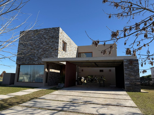 Casa En Venta 5 Dormitorios Mas Playroom Canton Golf Escobar