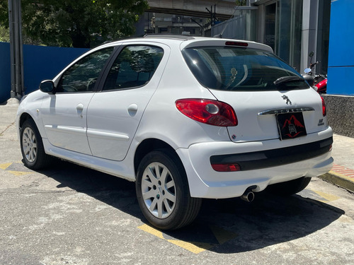 Peugeot 207 2011 Compact