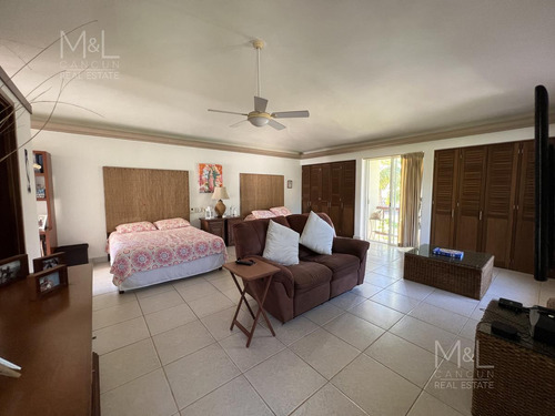 Casa En Venta En Cancún, Isla Dorada 3 Recámaras Con Muelle