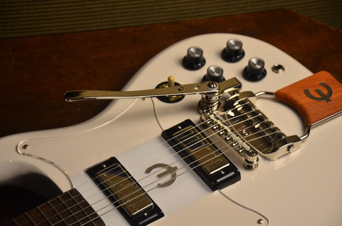 Guitarra EpiPhone Crestwood Custom - Polaris White