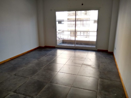 Imagen 3 de 11 de Monoambiente En Venta En Moron Centro
