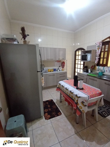Imagem 7 de 14 de Amanda. Casa Grande Com Um Belo Sobrado No Cocaia