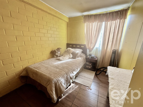 Casa En Venta De 2d, 1b Y Estacionamientos En Puente Alto