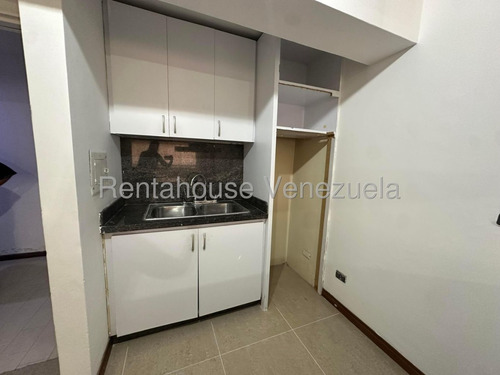 Apartamento En Alquiler En Espectacular Conjunto En Calle Cerrada De La Urbanización Macaracuay Mls #.25-21947. Gm