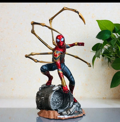 Figura De Acción Spiderman Iron Spider 24cm Avengers Araña