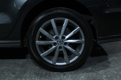 Volkswagen Vento 1.6 Highline At