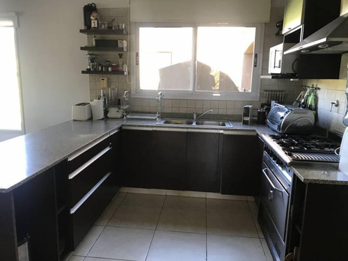 Pilar Del Este, Los Jazmines Venta, Casa Con 4 Dormitorios Mas Dependencia
