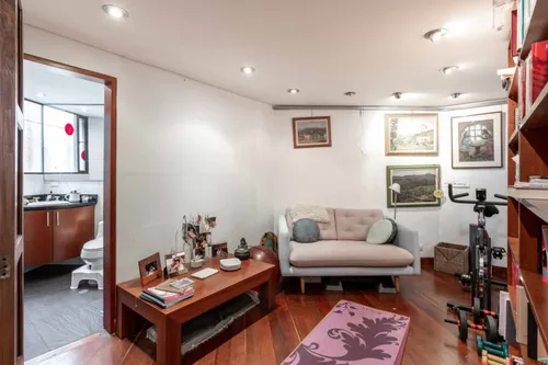 Casa En Venta En Los Rosales. Cod V8293