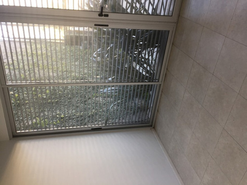 Imagen 4 de 12 de Depto 2 Amb - Cochera Y Patio // 2da Riv. 15.775