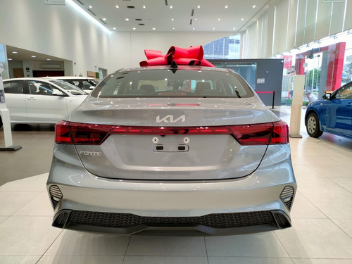 Imagen 4 de 15 de Kia Forte Sedan L Aut