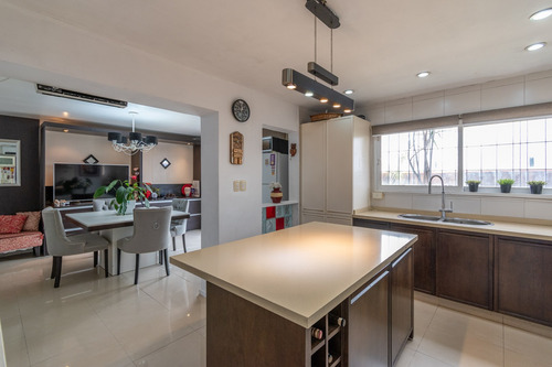 Casa · Venta · 5 Ambientes · Barrio Naon · Mataderos · Piscina · Cochera · Jardín · Playroom