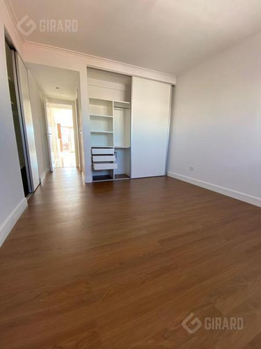 Departamento En Venta De 2 Amb. Plaza Mitre. Oportunidad