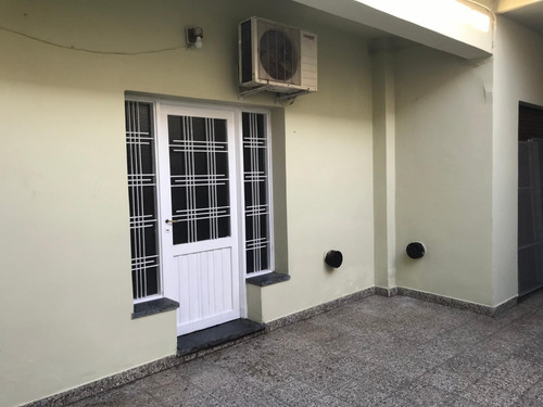 Imagen 2 de 10 de Alquiler - Ph 2 Amb. Con Patio - Al Frente - Sin Expensas