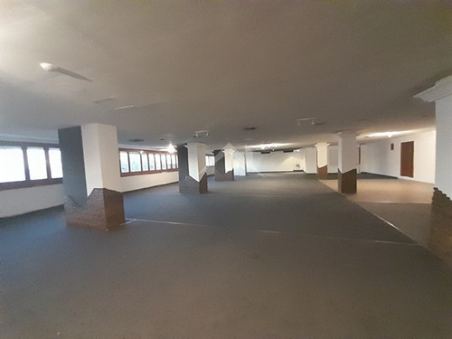 Imagen 4 de 12 de Local Comercial De 800 M2 En El Paseo Colon De La Ciudad De Puerto La Cruz