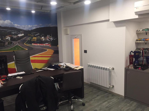 Imagen 28 de 30 de Depósito Con Oficinas Y Ph Para Coleccionistas De Autos