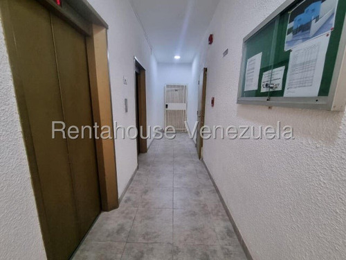 Ana Karina Molleja Vende Amplio Apartamento Zona Este Barquisimeto, Lara/ Akm
