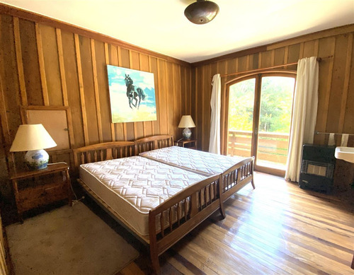 Casa En Venta De 6 Dorm. Frente A La Playa De Zapallar