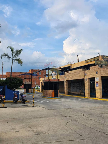 Venta De Local Comercial En San Diego, Ubicado En Pasillo Principal Del Centro Comercial Metro Plaza. Centro Comercial Ubicado En Plena Avenida Don Julio Centeno Gf
