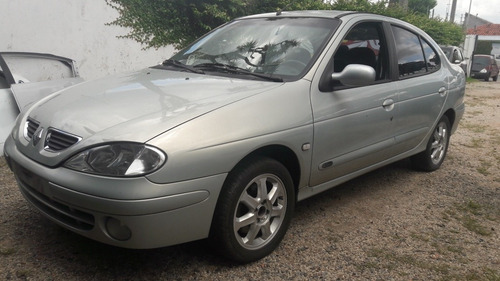 Imagem 3 de 5 de Sucata Renault Megane 2.0 2005 - Retirada De Peça