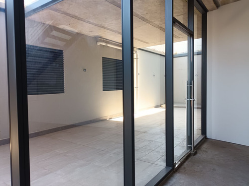 Arriendo Local Comercial, 217,54 M2 Nivel Calle + 196,91 M2