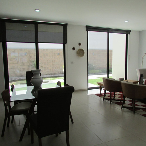 Estrena Casa En Zibata, 3 Recamaras Jardín, Sala Tv, Terraza Techada, Alberca.