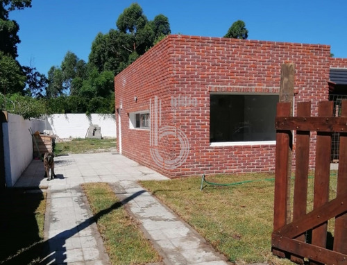 Imperdible Casa De 3 Dormitorios Y 2 Baños En Pinar Sur- Ref: 5
