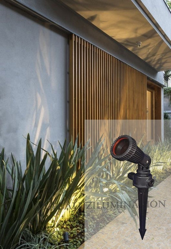 Imagen 3 de 4 de Spot Con Jabalina Estaca Pvc Jardín C/ Lampara Led 7w = 70w