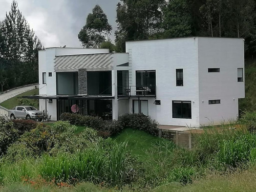 Se Vende Casa En Altos De Las Palmas