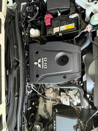 Imagen 15 de 15 de Mitsubishi L200 2023 2.4 Di-d High Power 181cv Cuero