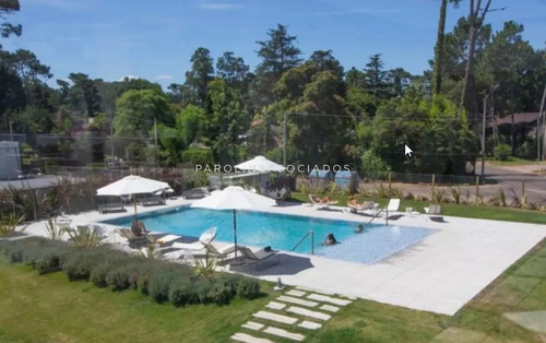 Hermoso Apartamento En Venta En Torre Bellagio, Punta Del Este.