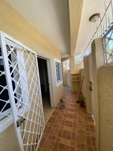 Excelente Casa En La Colosio R.a