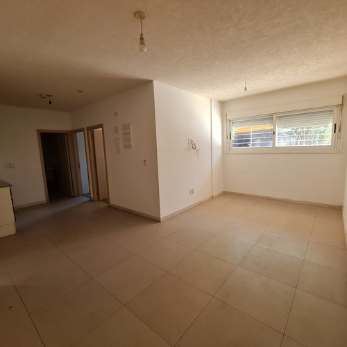 Apartamento De 2 Dormitorios Al Fte, Living Con Cocina Integrada, Patio Cómodo , Barbacoa Con Parrillero Bella Vista